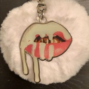 KYLIE COSMETICS LIMITED EDITION Pom Pom keychain